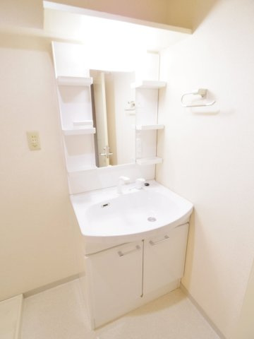 小平市小川東町１丁目の賃貸マンションの洗面所