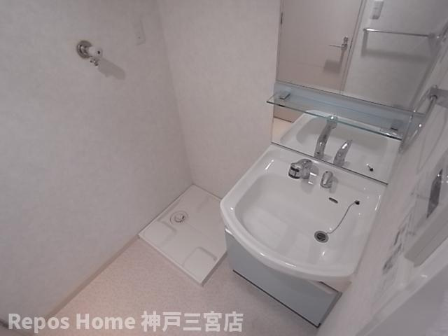 プレサンス三宮花時計前の洗面所