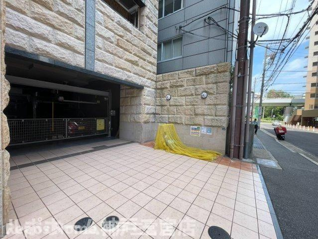 プレサンス三宮花時計前の駐車場