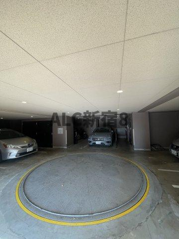 トーシンフェニックス方南町弍番館の駐車場