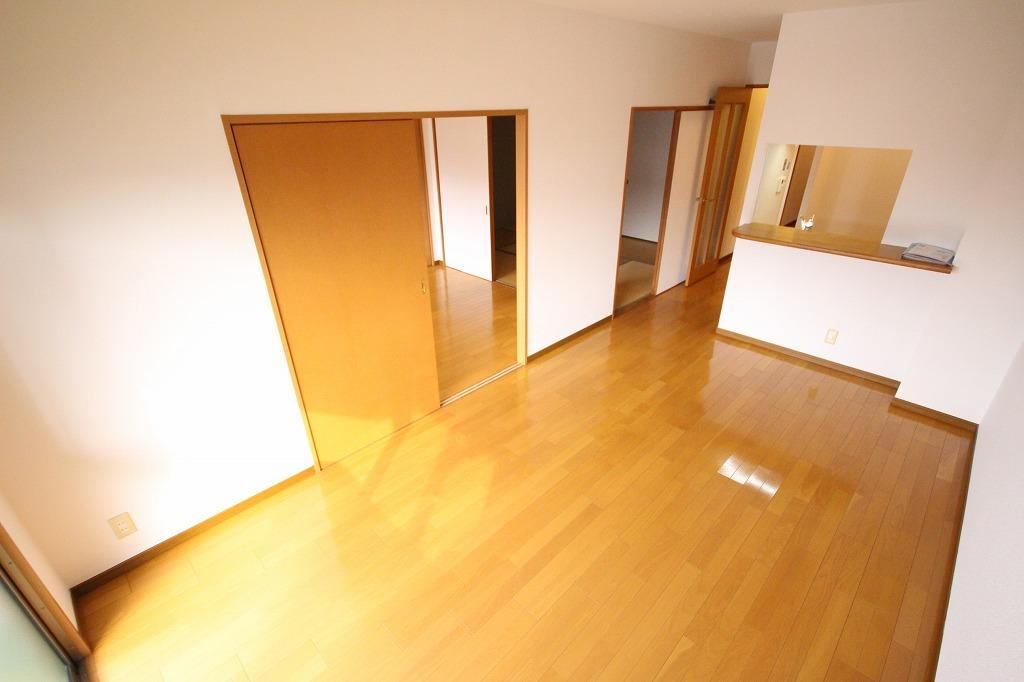 ピュア・プルーンの居間・リビング|※お部屋により仕様が異なる場合があります。