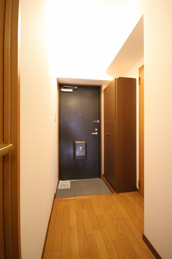 ピュア・プルーンの玄関|※お部屋により仕様が異なる場合があります。