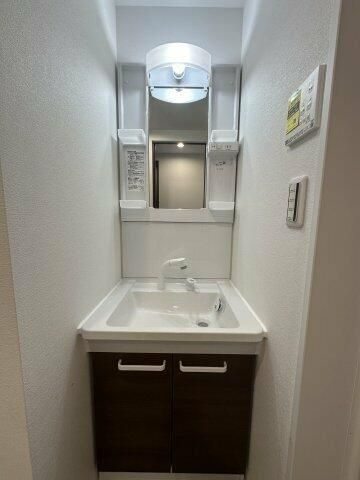 厚木市寿町３丁目のアパートの独立洗面台