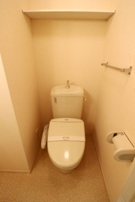 エヴァーのトイレ|落ち着いた色調のトイレです