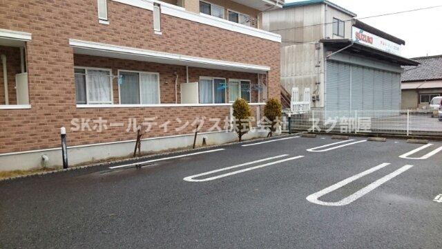 ポポラーレの駐車場