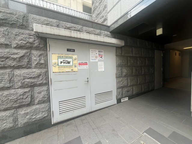 大阪市中央区南船場１丁目のマンションのエントランス