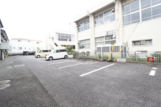 インペリアルヒルズの駐車場