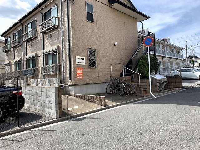 ヴィラ東船橋の駐車場