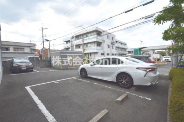 ブラン・ヴェールの駐車場