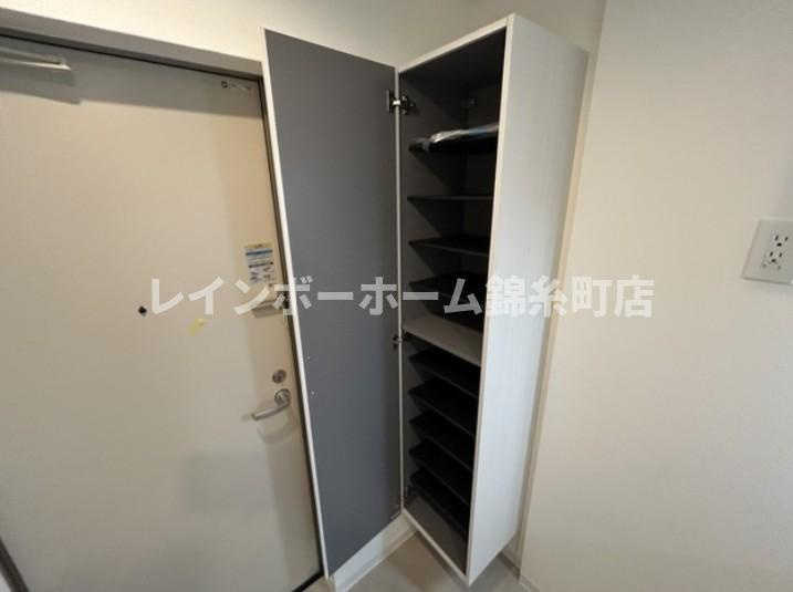 ジーメゾン足立入谷の玄関