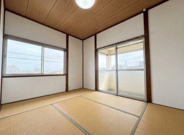 和泉市三林町戸建の和室|２階バルコニー前バルコニー