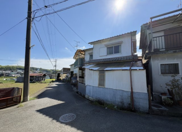 和泉市三林町戸建の前面道路含む現地写真