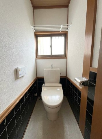和泉市三林町戸建のトイレ