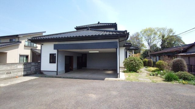 千駄塚福田住宅の駐車場|4台駐車可能（うち2台はビルトインガレージ）