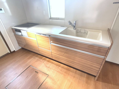 【キッチン】 | 【リフォーム住宅】中古一戸建　玉島乙島　3LDK+S | キッチンはタカラスタンダード製のシステムキッチン。食洗機搭載。
