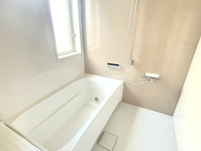 【浴室】 | 【リフォーム住宅】中古一戸建　玉島乙島　3LDK+S | お風呂はゆったり足を延ばしては入れます。