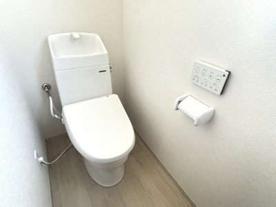【トイレ】 | 【リフォーム住宅】中古一戸建　玉島乙島　3LDK+S | トイレは温水洗浄機能付き