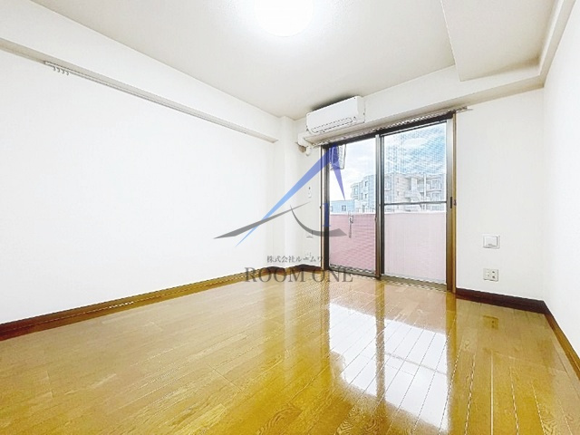 ロイヤル白楽の居間・リビング|洋室のお部屋です。
