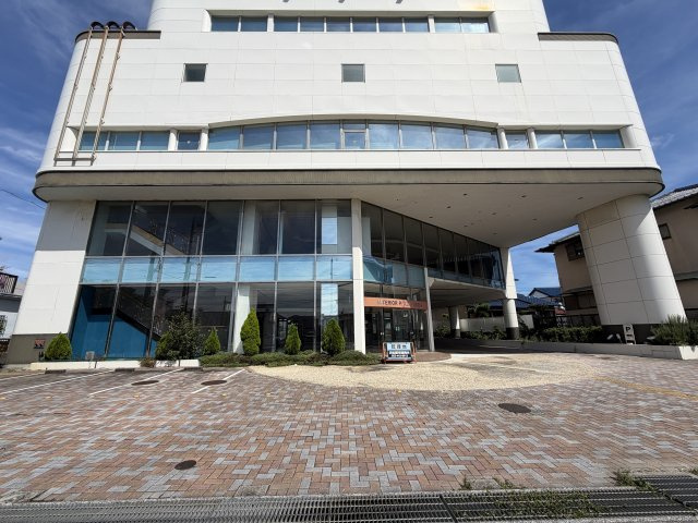 西伊場町　貸ビルのエントランス