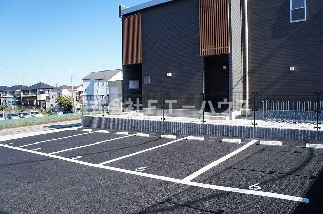 リブリ・華の駐車場