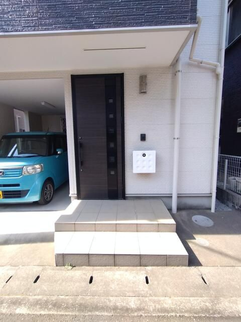 鳥山町戸建のエントランス