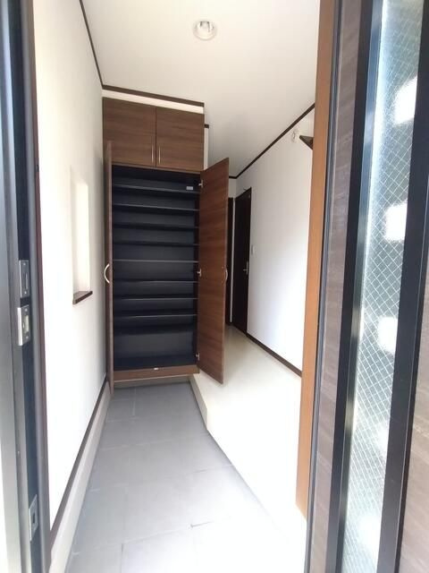 鳥山町戸建の玄関