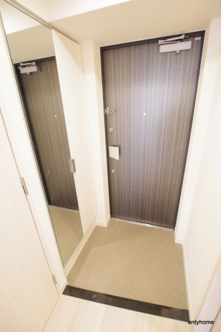 プレサンス塚本ミッドマーク　仲介手数料無料の玄関