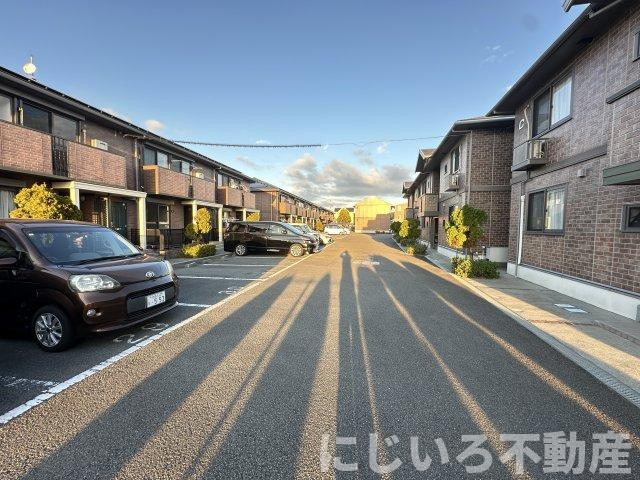 グラン・リーオBの駐車場