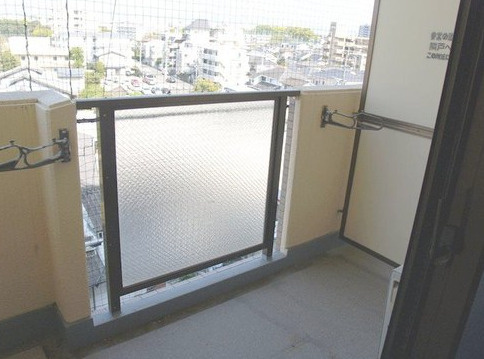 熊本市中央区大江１丁目の賃貸マンションのバルコニー|別号室の写真です。