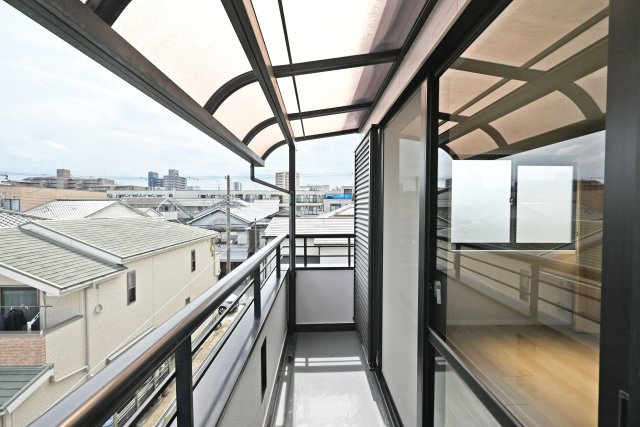 尼崎市西難波町4丁目中古一戸建て│5LDK+駐車1台可のバルコニー|3階バルコニー写真です。