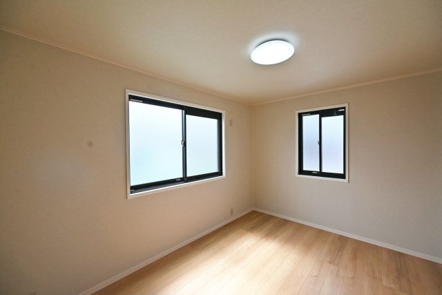 尼崎市西難波町4丁目中古一戸建て│5LDK+駐車1台可の子供部屋|-洋室6帖(3F)-
