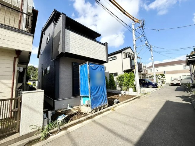 練馬区大泉町1丁目　長期優良住宅×太陽光搭載　限定1棟の前面道路含む現地写真