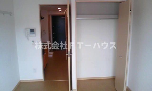 レフィナード八幡の居間・リビング