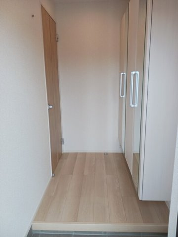【玄関】 | アクアヴィラ　Ｂ | ゆったりとした玄関です