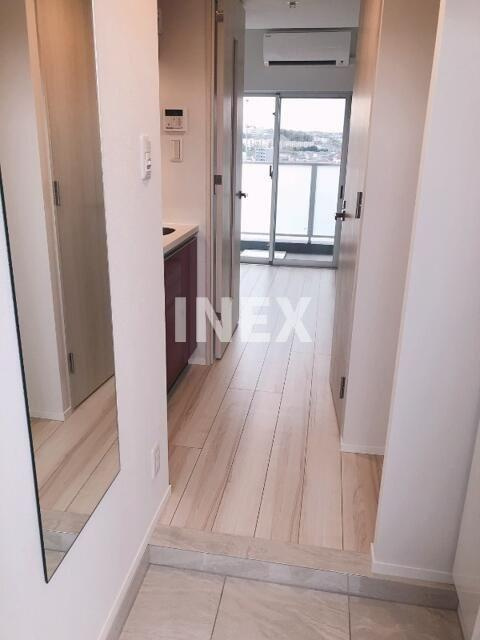 横浜市南区新川町５丁目の賃貸マンションの玄関