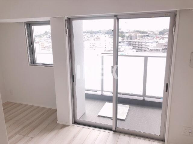 横浜市南区新川町５丁目の賃貸マンションの居間・リビング