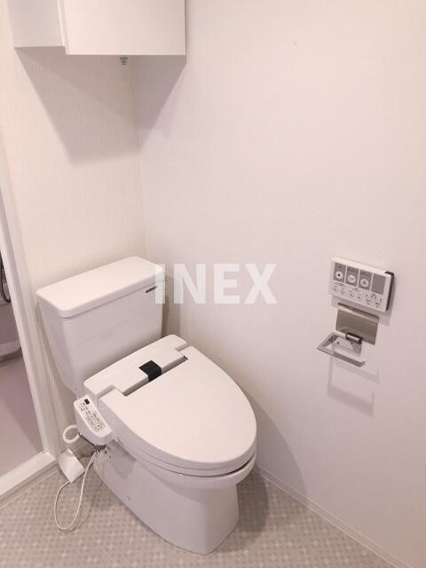 横浜市南区新川町５丁目の賃貸マンションのトイレ