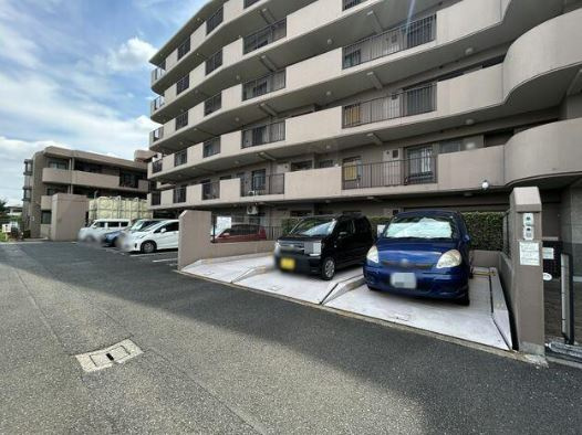【中古マンション】ソフィア坂戸ラフィーネの駐車場