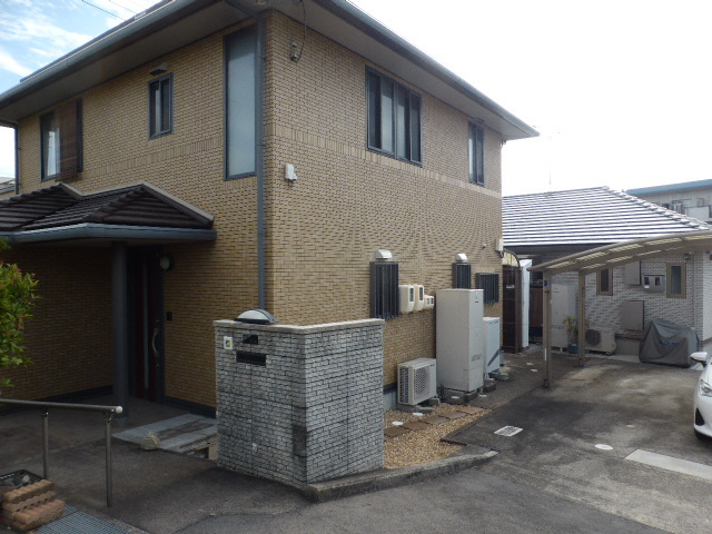西原9丁目戸建ての駐車場