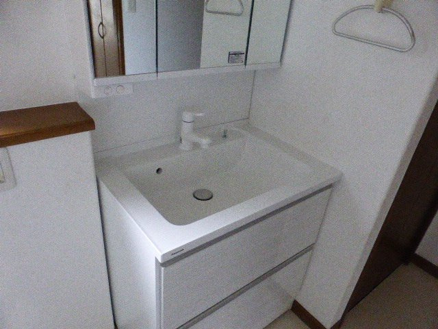 西原9丁目戸建ての洗面所