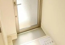 足立区西竹の塚２丁目のアパートの玄関
