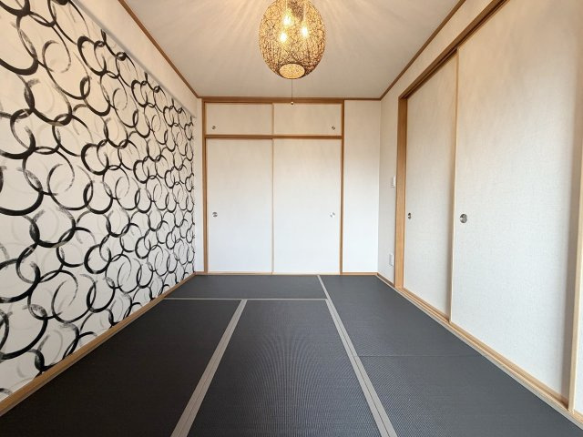 サーパス桂第2の和室|リビングと繋がる扉を閉じると6帖和室の一室としてお使いいただけます。（R8.9撮影）