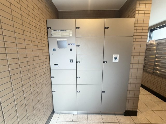 サーパス桂第2の設備|『宅配ボックス完備！』
外出中もお荷物を受け取ることができ、再配達の手間が省けます♪（R8.9撮影）