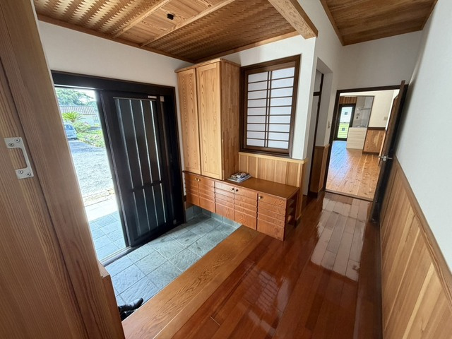 都城市梅北町の中古一戸建の玄関