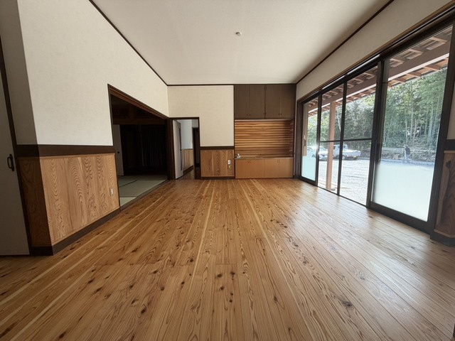 都城市梅北町の中古一戸建の居間・リビング