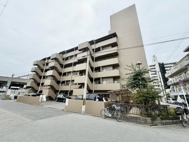 南海シティハイツ住ノ江Ⅱの外観|ウォークインクローゼットございます！季節の荷物やかさばる荷物の収納場所に困らないですね！