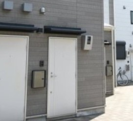ＲＯＷ　ＨＯＵＳＥ王子本町の玄関