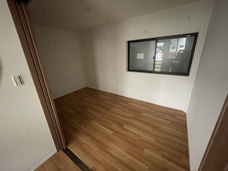 アルティ西野山の洋室