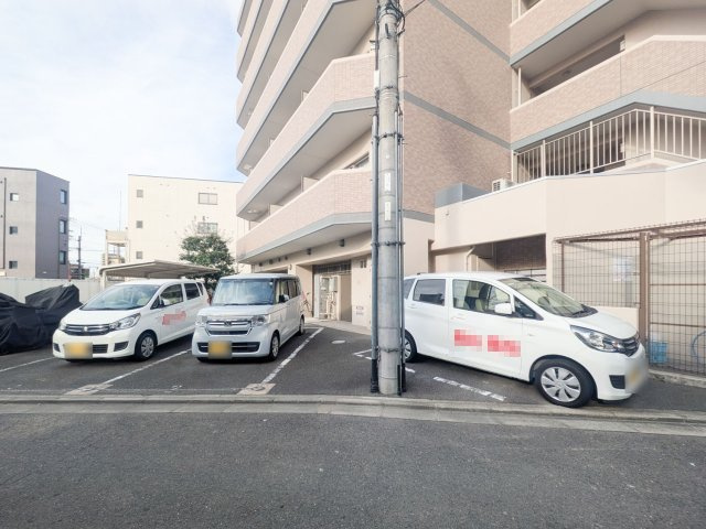 Ｉ’ｓ　ＳＱＵＡＲＥの駐車場