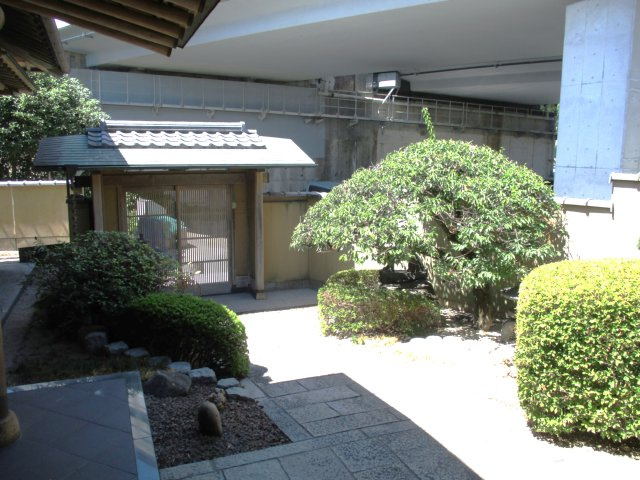 大字大積734番地（C-12）の玄関